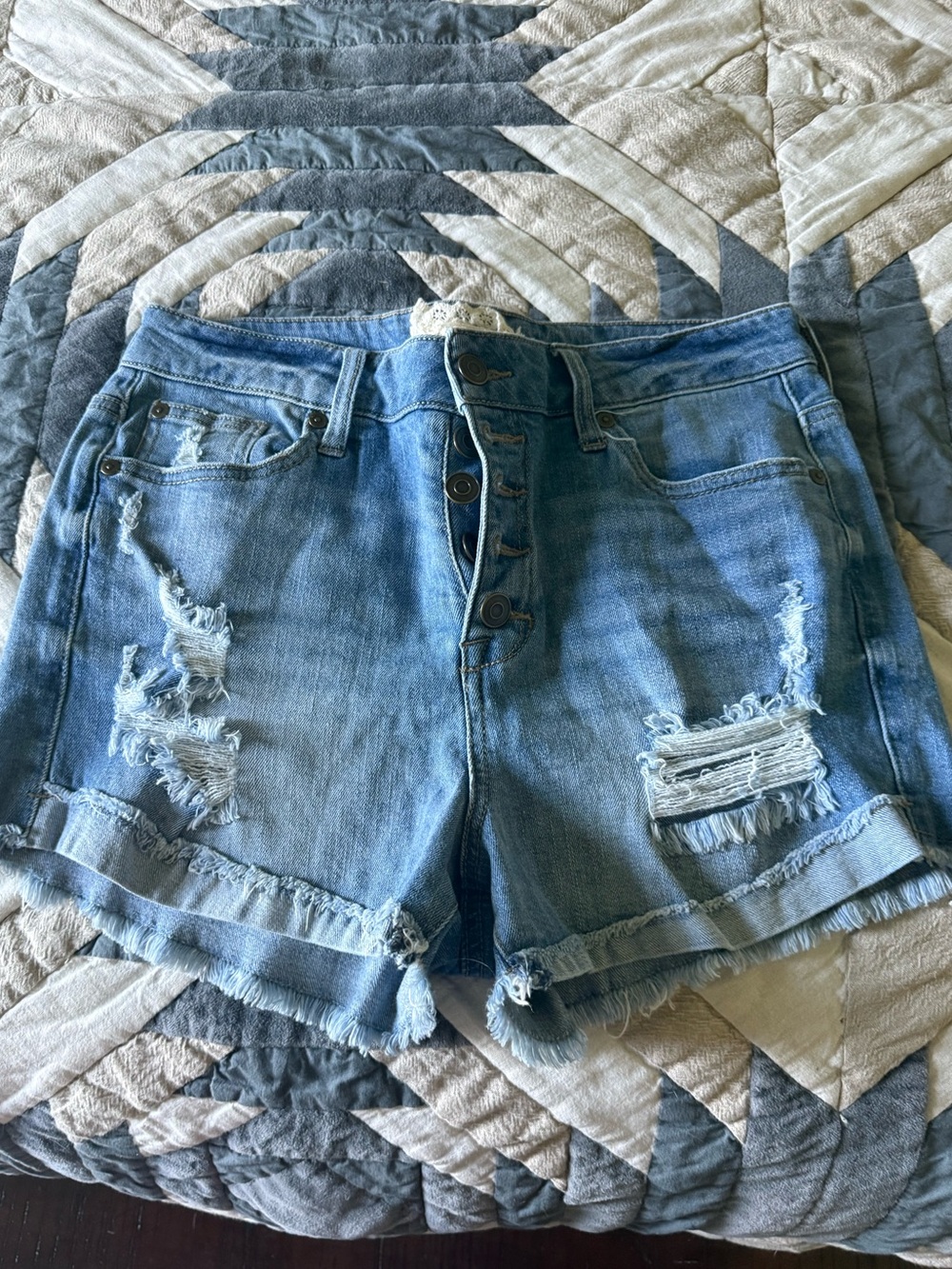 Denim Distressed Button-Fly Women’s Shorts - Light Blue Size 29 Altar’d State